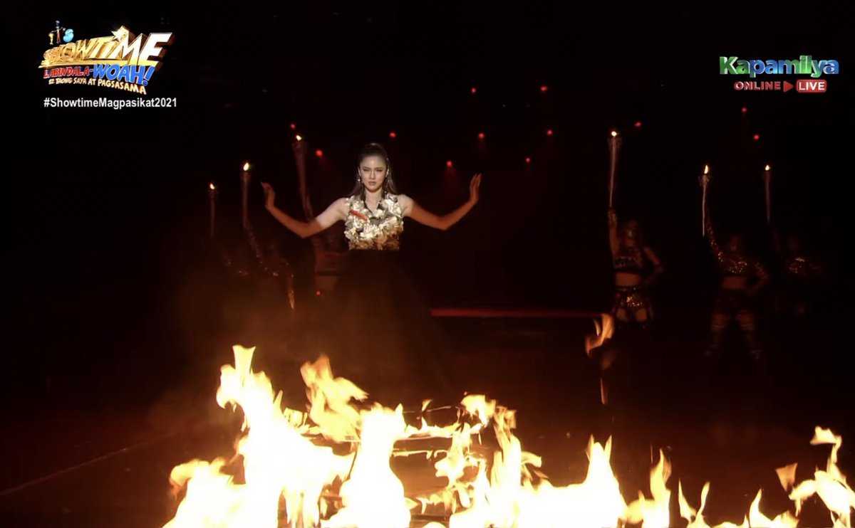 OfficialKpex's tweet photo. QUEEN CHIU is on fire… literally. Bwhwhwhw

@itsShowtimeNa 
#ShowtimeMagpasikat2021 https://t.co/xm6lK0nsmh