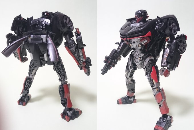 最後の騎士王のホットロッド、スーパーカーからの変形からすげえかっこいいロボになるしそのデザインが個人的にめっちゃツボだから決定版だしてほしいんだけど非正規しかないんだよなぁ・・・。タカトミからでてるの武器なしリデコで改造必須な出来だし・・・。 