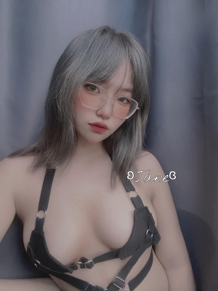 concainit's tweet photo. @lanngoc3376 Mình bán album sex của em Nekomiki này giá 50-100k nha😍 ai cần ib mình nhé😍 https://t.co/SQnqZ73mST