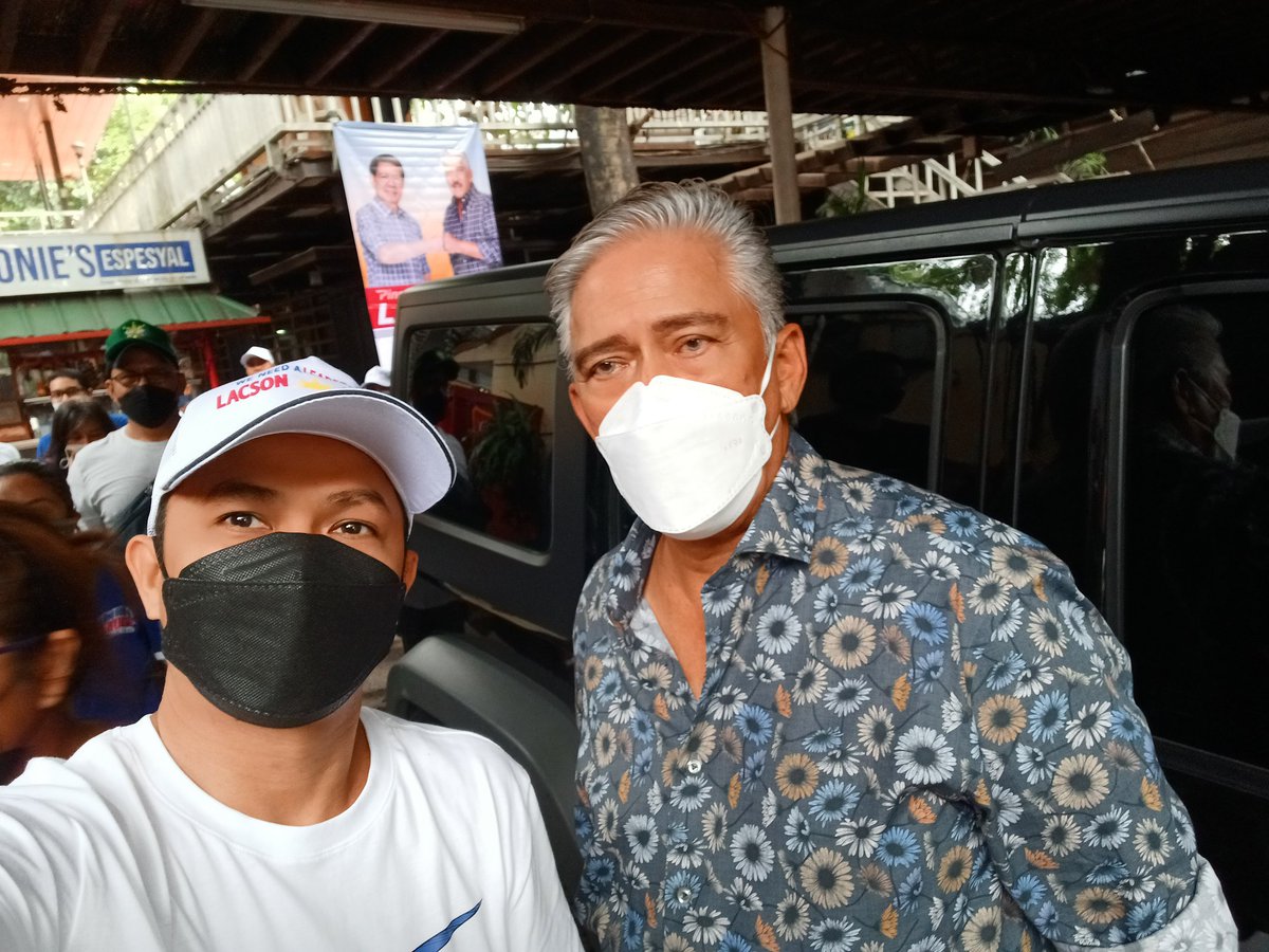 vlysantos's tweet photo. VICEnte TITO SOTTO

#LegitDabarkadsAko @EatBulaga https://t.co/RhNIZdzObA