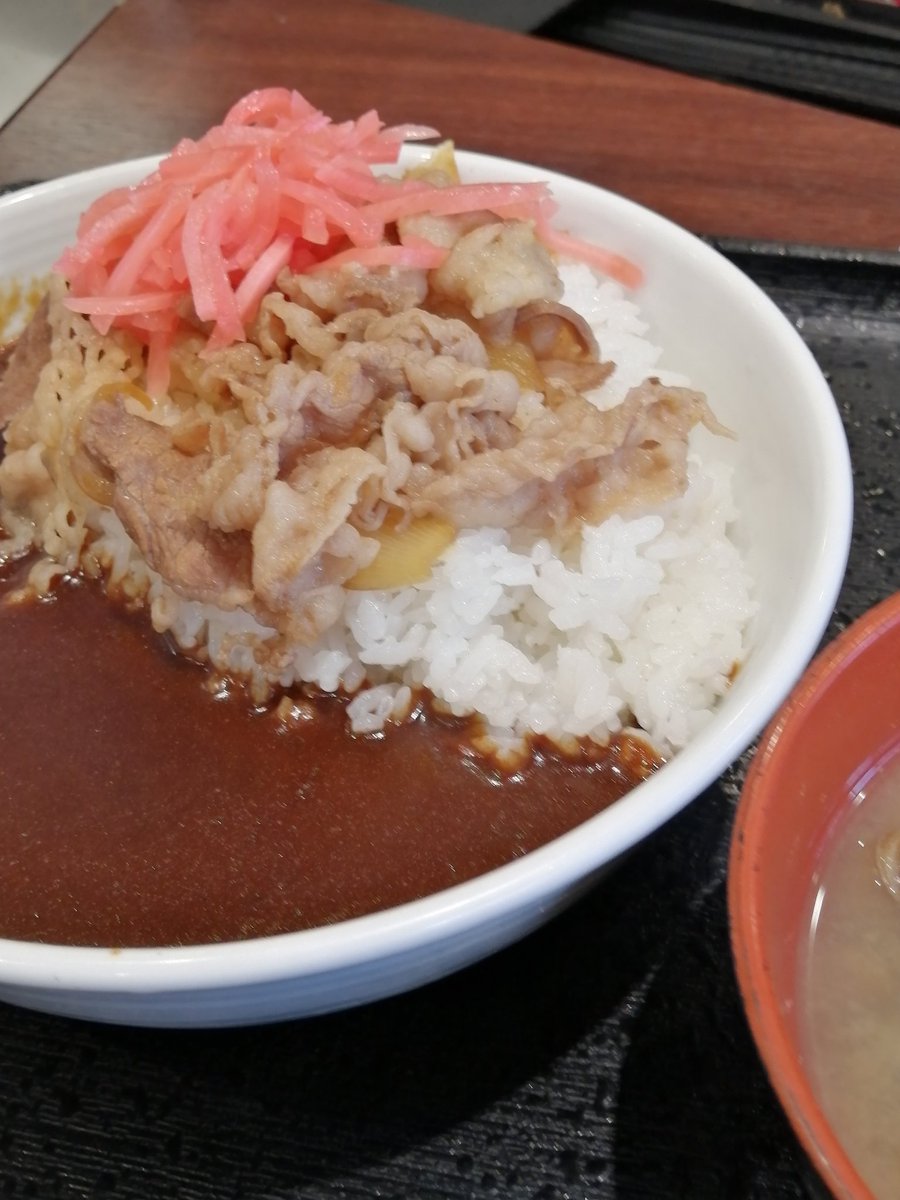 今日は、牛黒カレーっ! カレーのクオリティ高っ。 おいしかったです。 いつも、ありがとう〜