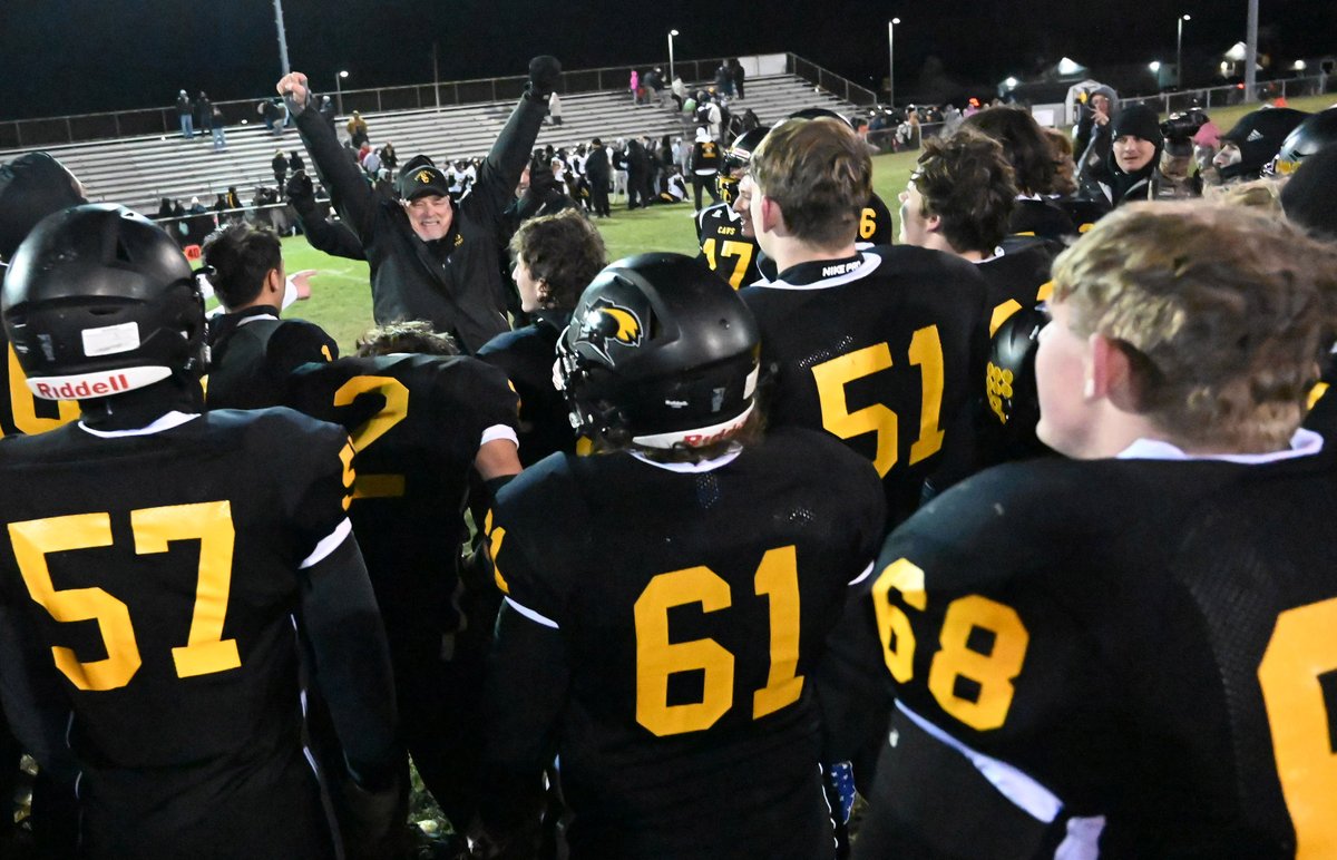 carrollvarsity's tweet photo. QB @RyanBarnard_ found @CarterMazalews1 for the winning score on 4th down in the final two minutes to lift @SCCavsFootball to a 14-13 win over Harford Tech Friday. The team is now one win away from the first state title in program history. STORY &amp; PHOTOS: https://t.co/LMpMh5TP6P https://t.co/b2XQjJOheU