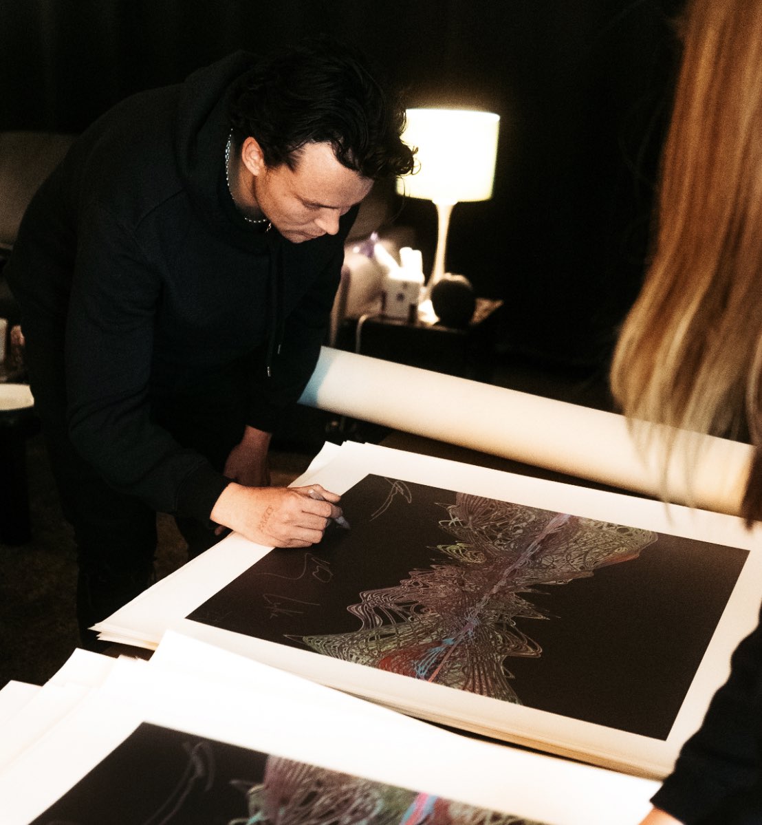 lighturwayirwin's tweet photo. 5SOS partnered with @Soundwaves_Art to create a limited edition, signed Youngblood print. It’s a beautiful work of art 💕💜
#10YearsOf5SOS #5SOSDay3
@Ashton5SOS @5SOS https://t.co/K41C5QrBLX