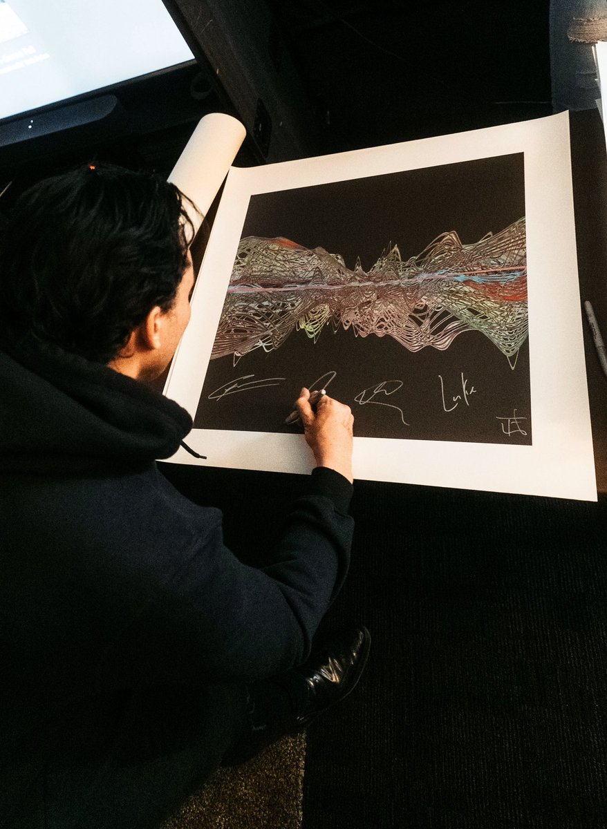 lighturwayirwin's tweet photo. 5SOS partnered with @Soundwaves_Art to create a limited edition, signed Youngblood print. It’s a beautiful work of art 💕💜
#10YearsOf5SOS #5SOSDay3
@Ashton5SOS @5SOS https://t.co/K41C5QrBLX