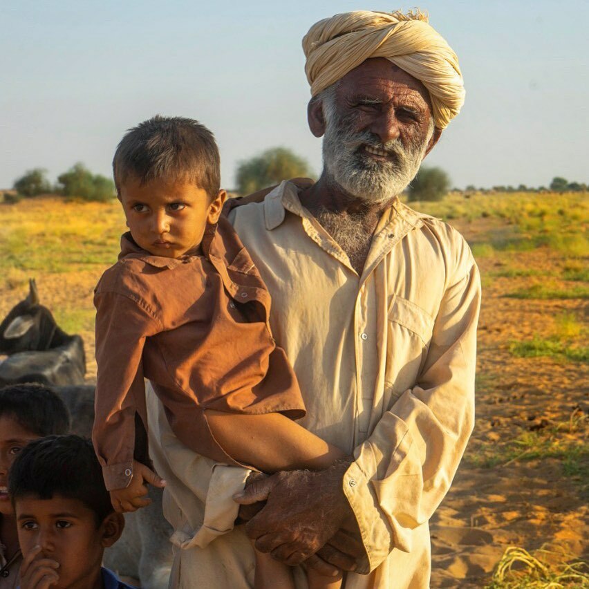 magikindia's tweet photo. Nomads in the Thar desert 🐪
#jaisalmer #jaisalmerdiaries #desert #desertfestival #rajasthan #rajasthani #rajasthantourism #indiaphotography #travel #indialovers #travelindiagram #travelindia #magikindia #india #indiatravelphotography #mathinitravel
Don’t repost without … https://t.co/4DuULLazgt