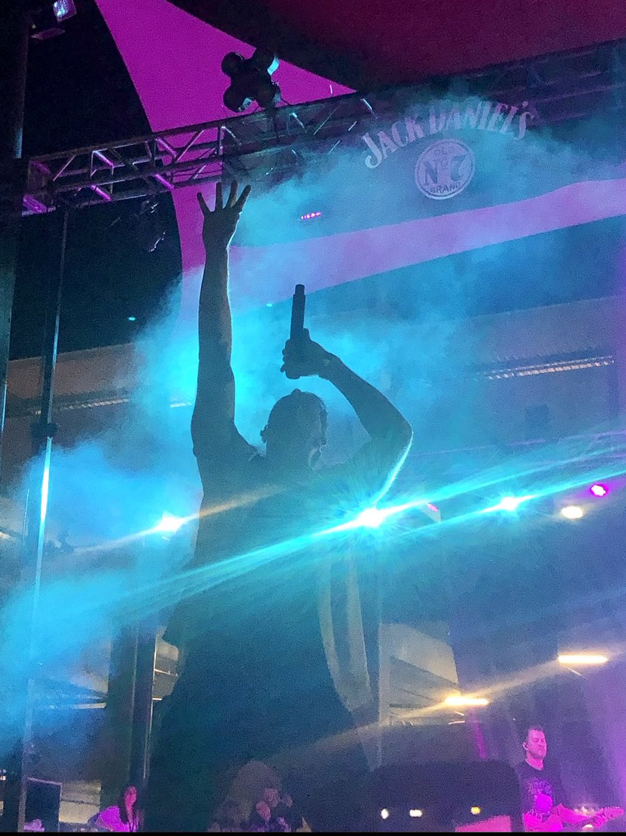 emilyconfetti1's tweet photo. Found this in my memories from @knixcountry bbq and beer festival in 2019. @russelled out here with ✨charisma✨ https://t.co/bHucjBKXqn