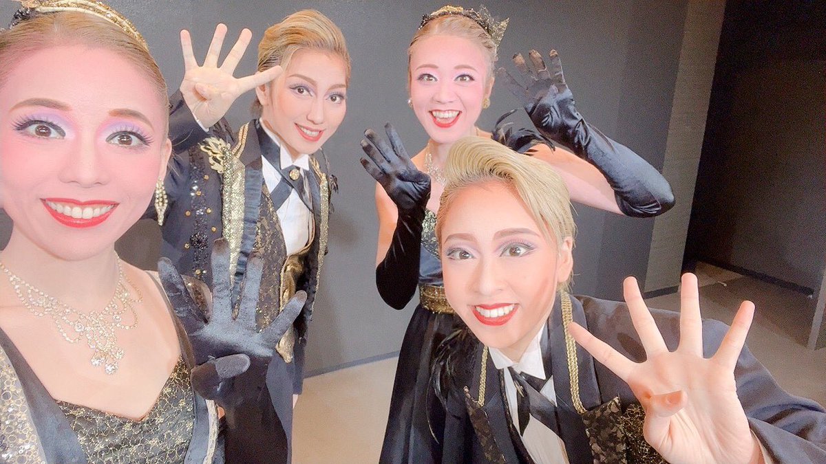 oskrevue's tweet photo. #EveryLittleStar
#ＯＳＫ日本歌劇団
#華月奏
#遥花ここ
#羽那舞
#翔馬かいと
#ラスト４回！
#oskrevue https://t.co/3mIFrmyzIr