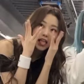 sheonvid's tweet photo. suyeon w billlie she looks amazing https://t.co/Vg5yjJJhXN