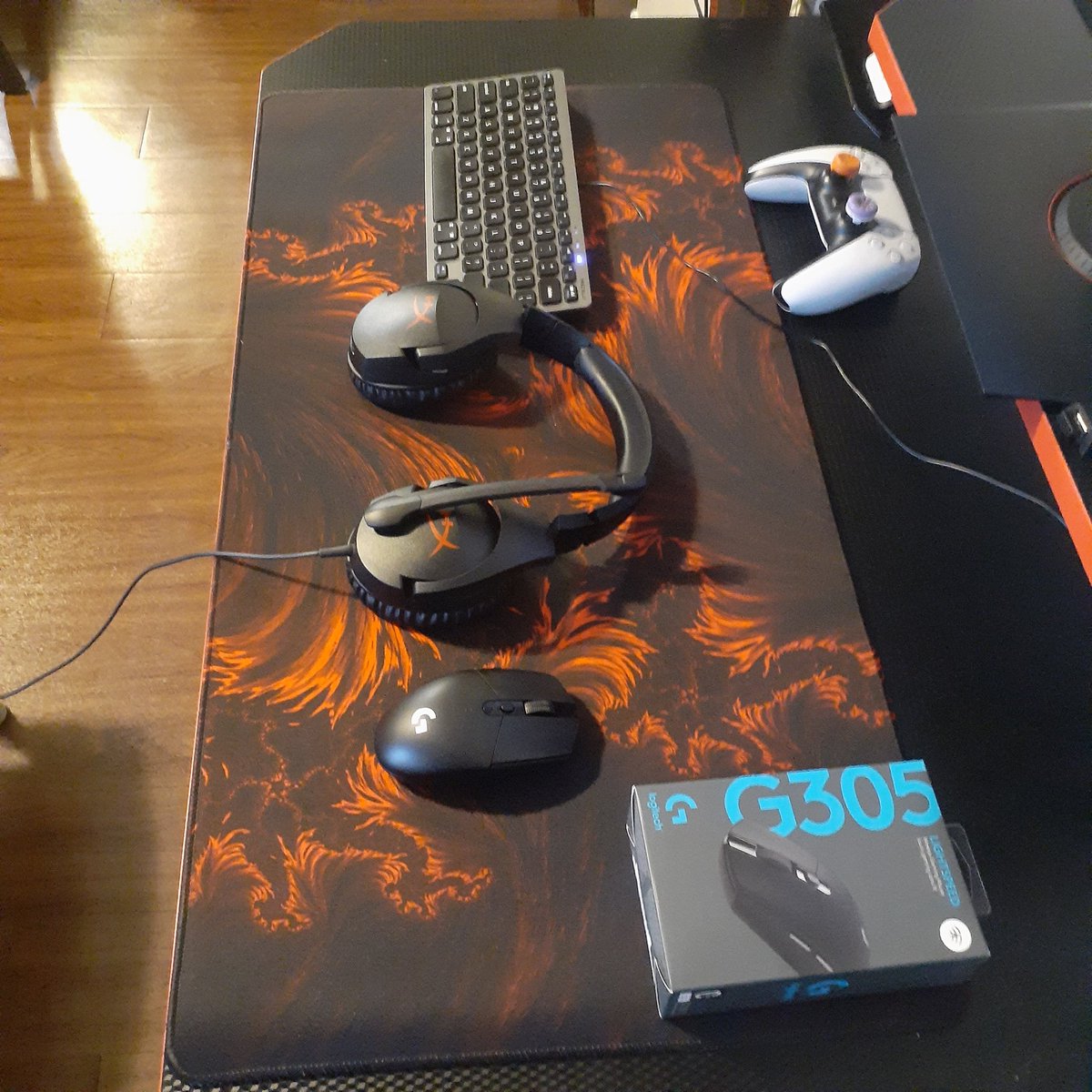 Bauer189's tweet photo. I took a month and half off #ApexLedgends Came back and Sticking to using mouse and keyboard I've hit Plat on PC  (Solo) proud of my progress #MentalHealthMatters #Motivation #theSoloist #SoloQueueRanked #HuntingtonsDisease #LogitechG305lightweightmouse #HyperX #soloGrinding https://t.co/1Rgw1Nz2wI