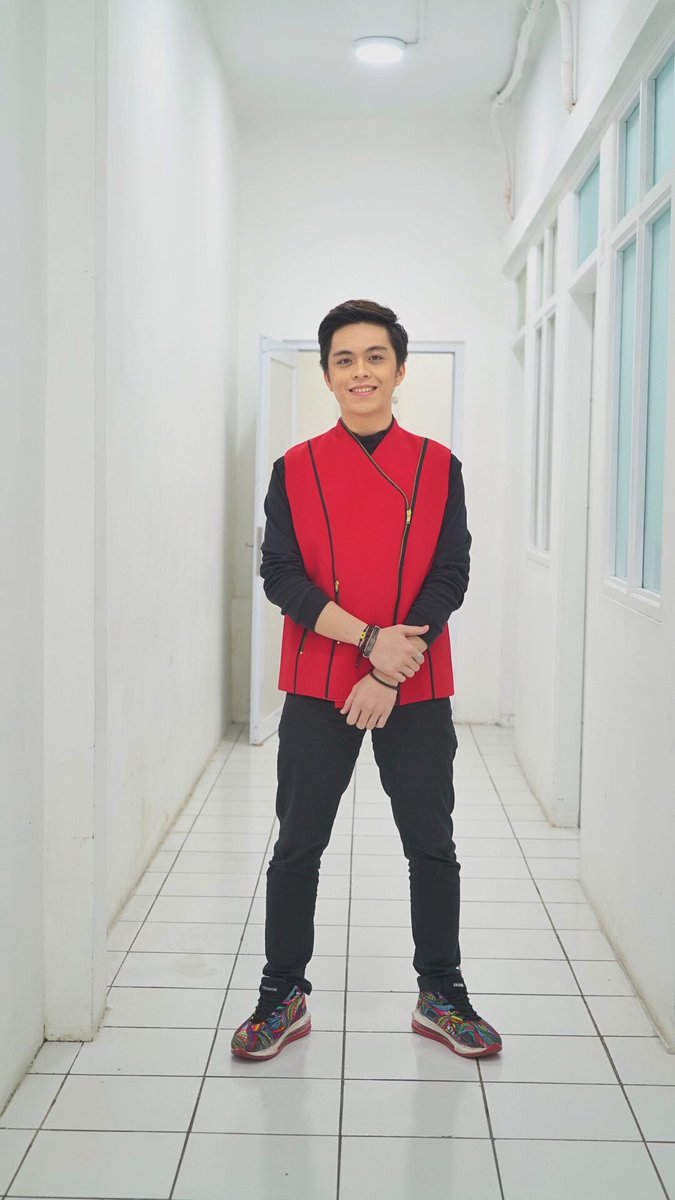 fenlyofficial's tweet photo. Terima kasih Tuhan Yesus untuk penghargaannyaa❤️❤️ https://t.co/a4k8TkKnD3