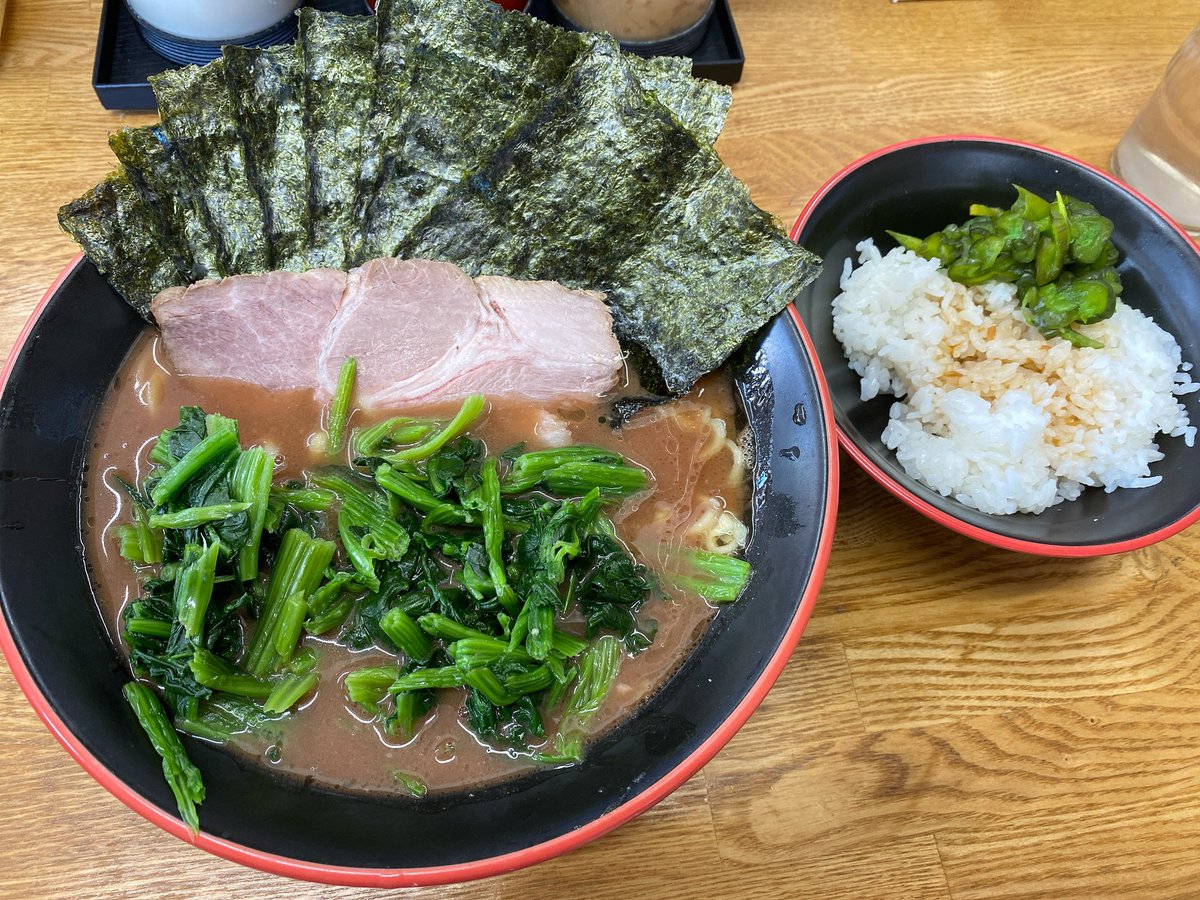 moccha_no_mo's tweet photo. 体が紫極さんのラーメンを欲してたか今日は1人で食べに行っちゃった
店員さん優しいから女の子一人でも全然行ける雰囲気だよ
次はまかないご飯食べてみよっと
 #紫極 
@menyashikyoku https://t.co/TGj5eIdXbf