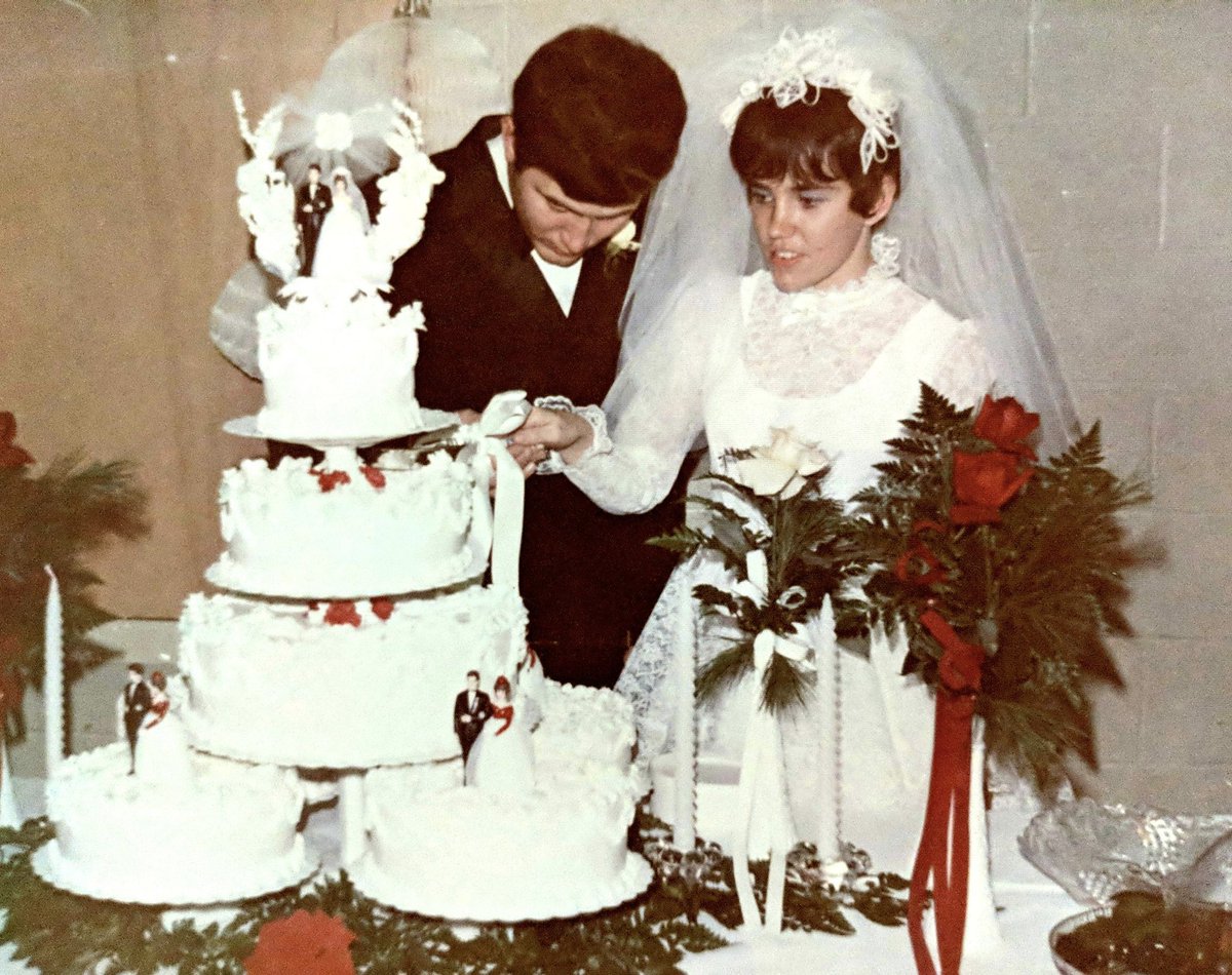 MUskins95's tweet photo. Happy 50th Anniversary to Mike &amp; Cindy after 18,263 days of marriage (and 5 years of dating). We love you very much and appreciate you more than you’ll ever know! @BHartWC21 @joshhartman48 @payyhartt @Stephhartman19 @_livhart @JillJillh74 #anniversary #blessed #GoBucks #BeatTTUN https://t.co/YdecoeLziN