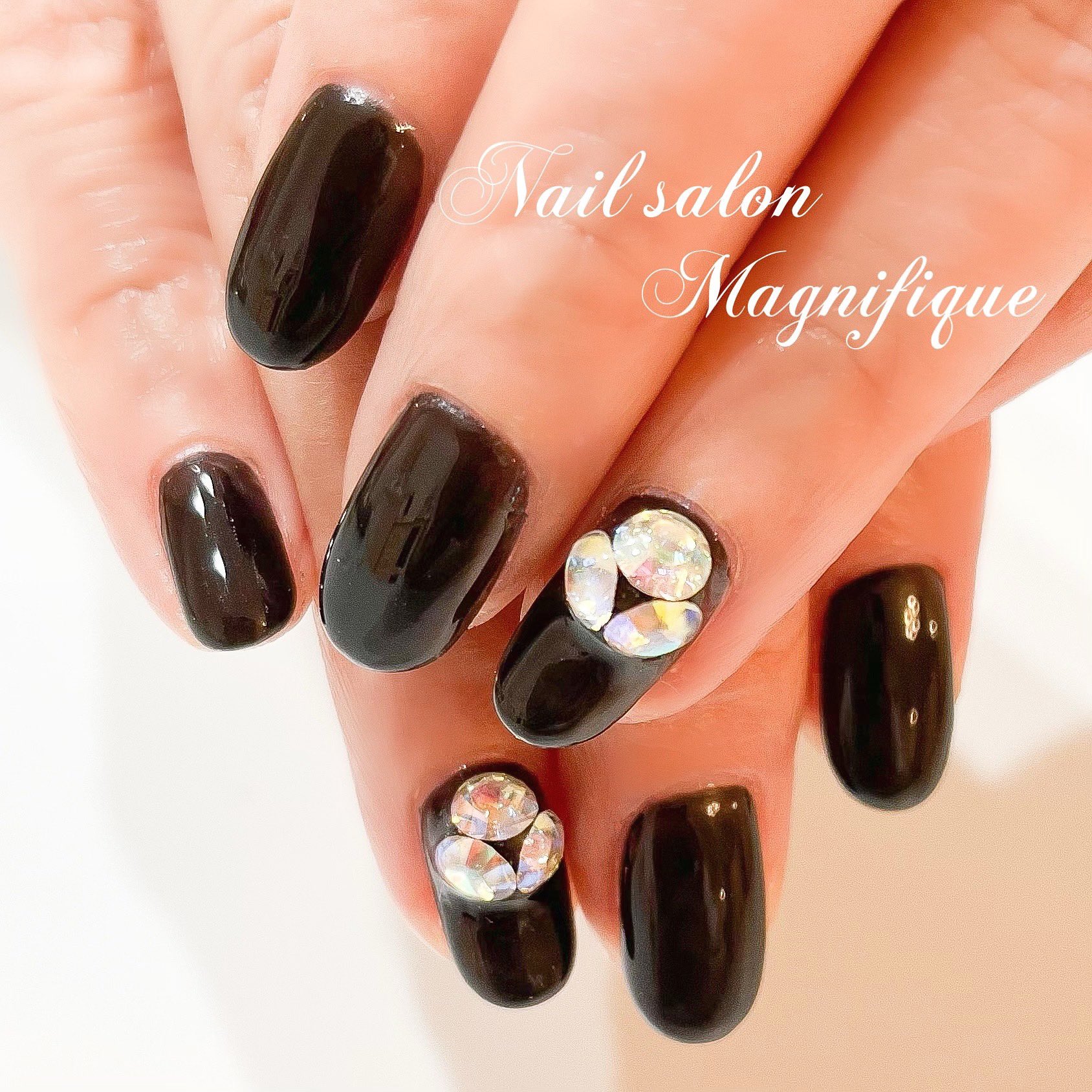 Nailsalon Magnifique Nail Nailsalon ネイル ネイルサロン ジェルネイル ネイルデザイン ワンカラー ブラック Black 黒 ビジューネイル Vカットストーン キラキラ かわいい かっこいい 大人ネイル 上品ネイル オフィスネイル ニュアンス Nailsalon Magnifique Nail Nailsalon ネイル ネイルサロン ジェルネイル ネイルデザイン ワンカラー ブラック Black 黒 ビジューネイル Vカットストーン キラキラ かわいい かっこいい 大人ネイル 上品ネイル オフィスネイル ニュアンス