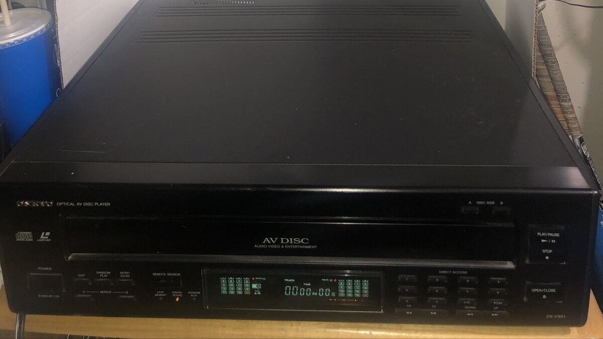 LASERDISCDREAM's tweet photo. Onkyo DX-V801 Laser Disc Player 
my own LD player.

#LaserDisc 
#laserdiscplayer 
#onkyo https://t.co/yMldjtHOju