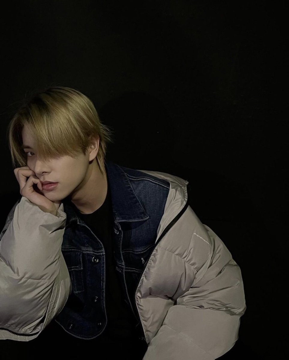 hoe4sim's tweet photo. wth sim jaeyun😭😭😭😭 https://t.co/FpZKBarOWv