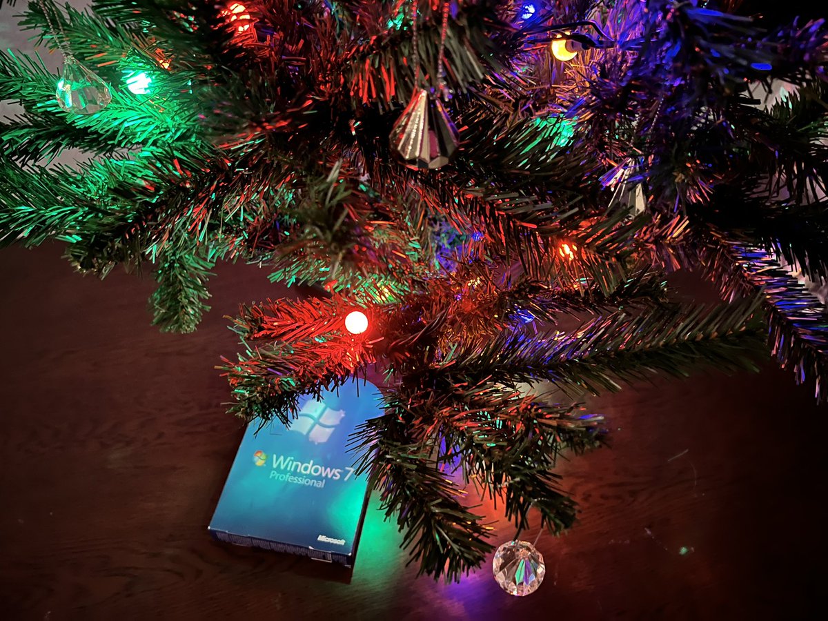 GordonHee's tweet photo. Sophia and I setup.exe the tree tonight. @Windows @stevesi @kclemson https://t.co/wAEdQbcLTV