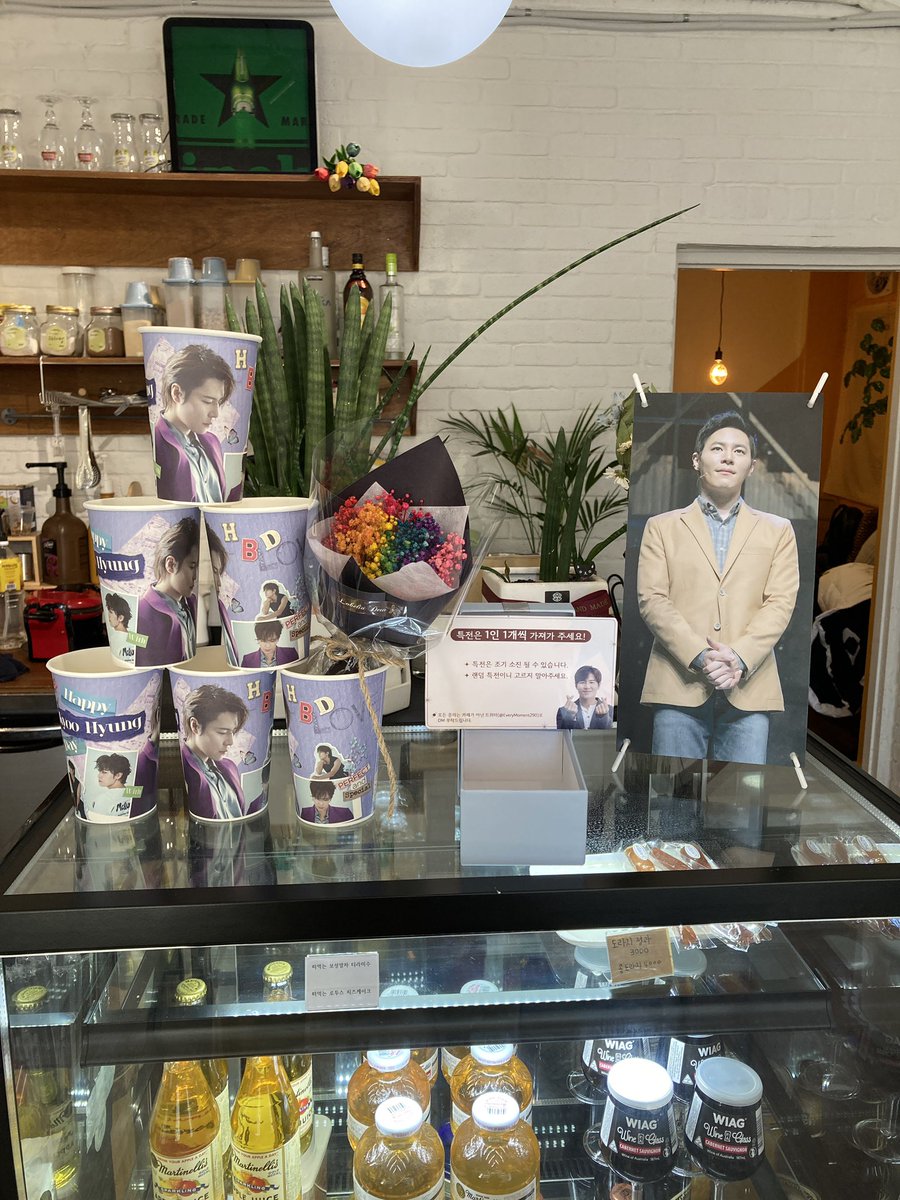 eugene_5153's tweet photo. 이규형님 생일카페 왔어요❤️ 미리 생일 축하합니다~*^^* #이규형카페 #이규형생일카페 #RTproject #11월29일 #이규형 #최고야 https://t.co/IhY2YQljnU