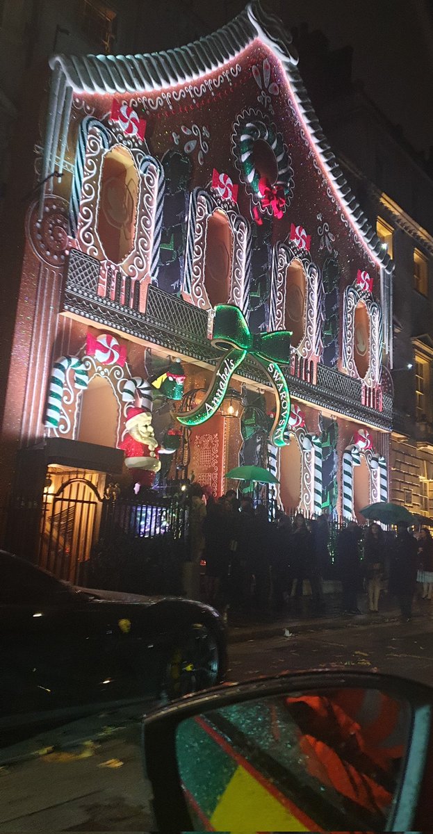 EMDoc_AB's tweet image. Dashing around rainy London with the team on #Medic2 this evening and saw some very early but extremely impressive Christmas decorations! Stay safe everyone @LDNairamb #PHEM @ZBPerkins @sam_margetts @rachelcpeacock