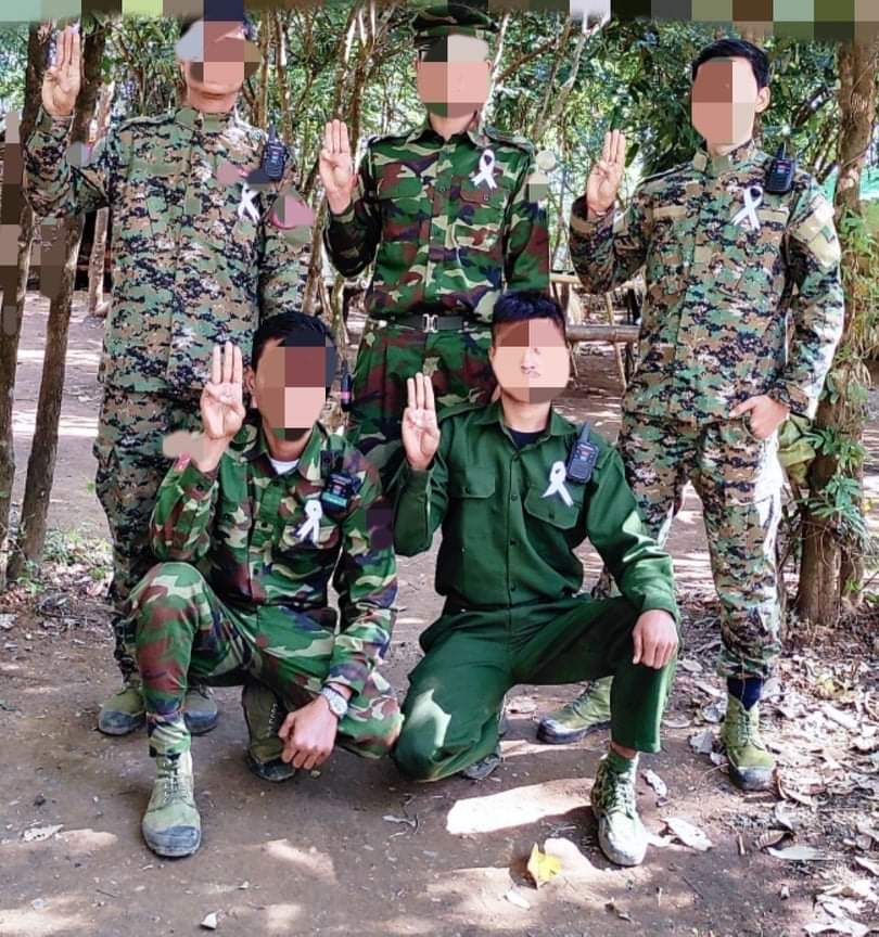 AlexMyanmar13's tweet photo. On 26 November, the Northern Command People's Defense Force participated in the #ForeverWhiteRibbon Campaign to End Violence Against Women.
#EndImpunity_EndVAW #Nov27Coup #WhatsHappeningInMyanmar https://t.co/Q9kDwT9B5Z