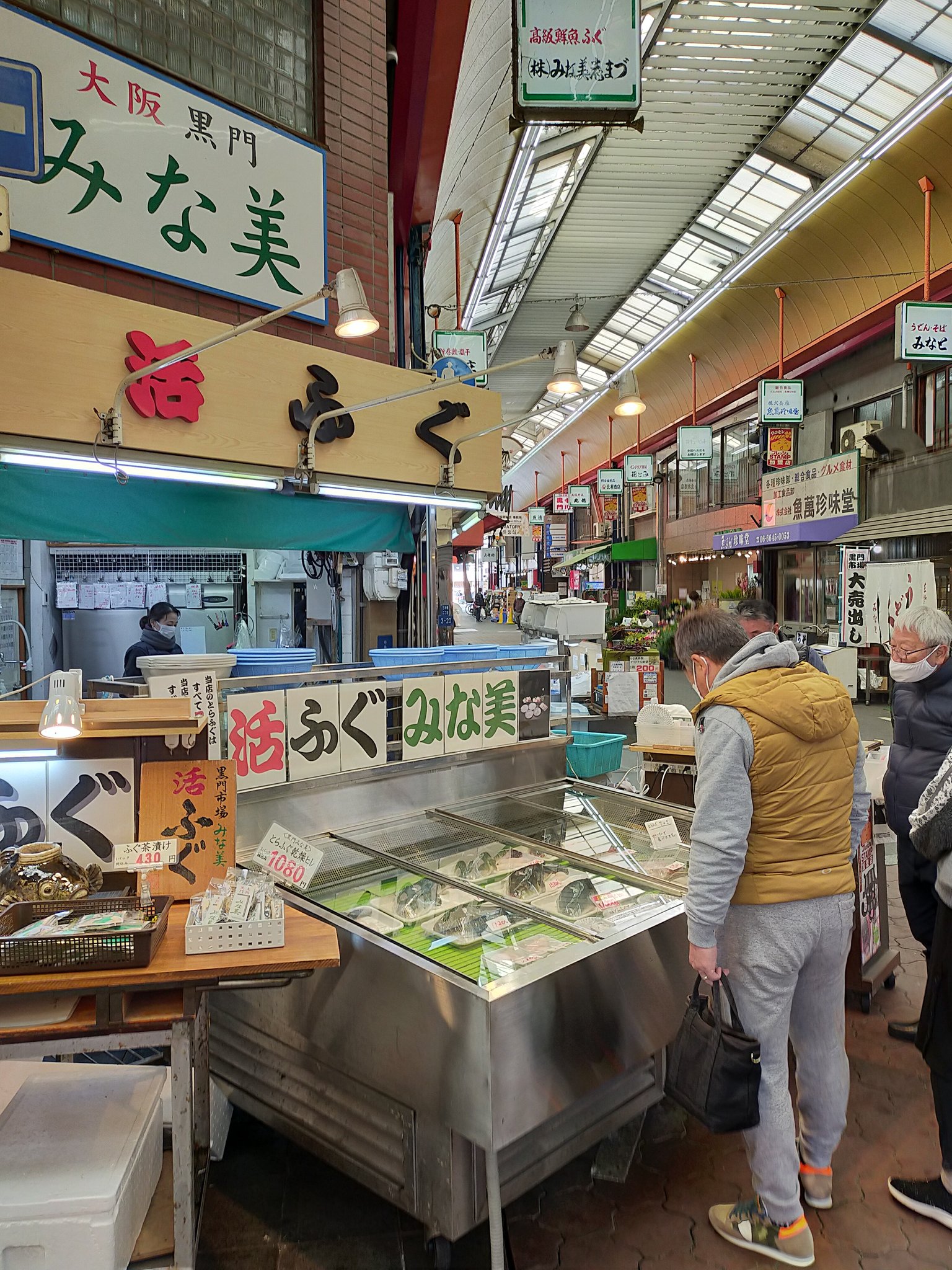 なんば ウィークリー翔 寒い朝 黒門市場は 元気です マグロやフグ 安くて新鮮な食材が一杯です ホテルから徒歩5分 ういーくりー 翔ホテルなんば 黒門市場 安い宿大阪なんば T Co Grbus6ilpy Twitter
