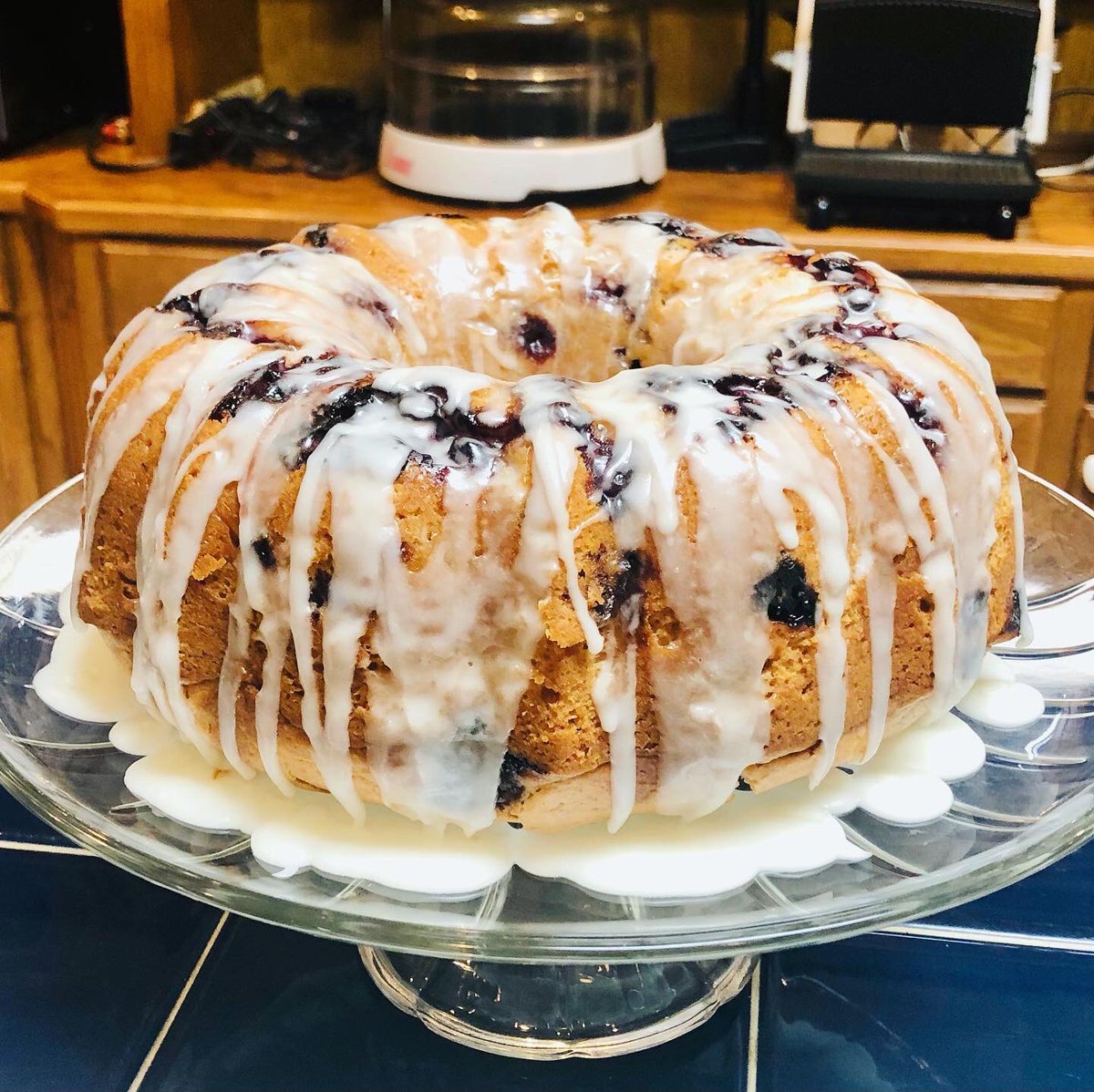 IAmAsIAm9's tweet photo. Look 👀 at this Zesty Vegan 🌱 Blueberry Lemon pound cake I made yesterday for dessert. The lemon Vegan cake I made days ago was so amazing I thought “why not step it up a notch .“ Idk but it sure looks good to me. Hope I don’t hurt myself eating again with this 1 🤷🏽‍♂️😂. https://t.co/ODcs5ruPul