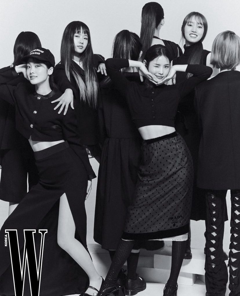 wekiAme's tweet photo. .@WekiMeki in WKorea 

2018                                              2021 https://t.co/LxMst73tmM