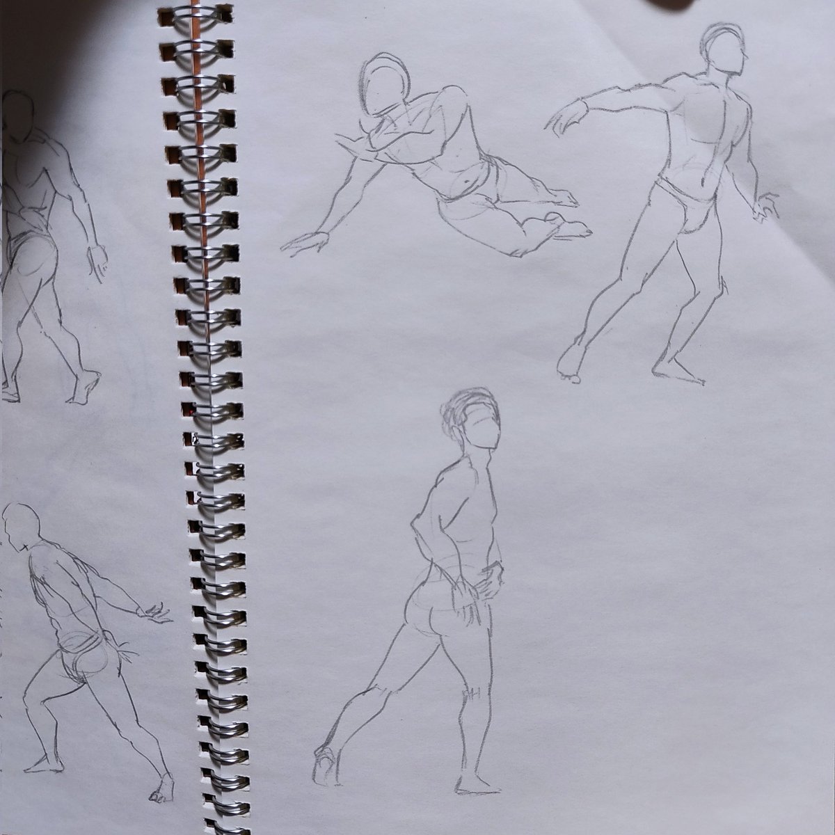 最近仕事初めの数十分の時間にGESDRAW PARTYの動画を見ながらジェスドロ練習してます。 https://t.co/PxPUu9QHrF