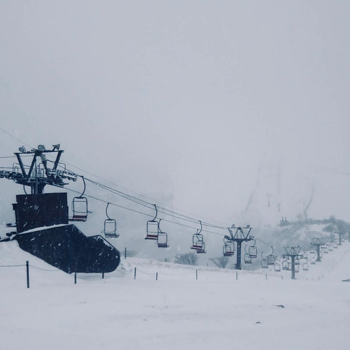 びわ湖バレイ びわ湖テラス ゲレンデにまとまった積雪がありました スキー場オープンは12月24日を予定しております びわ湖テラス びわ湖バレイ 琵琶湖 絶景 絶景スポット テラス ロープウェイ Biwakoterrace Biwakovalley スキー