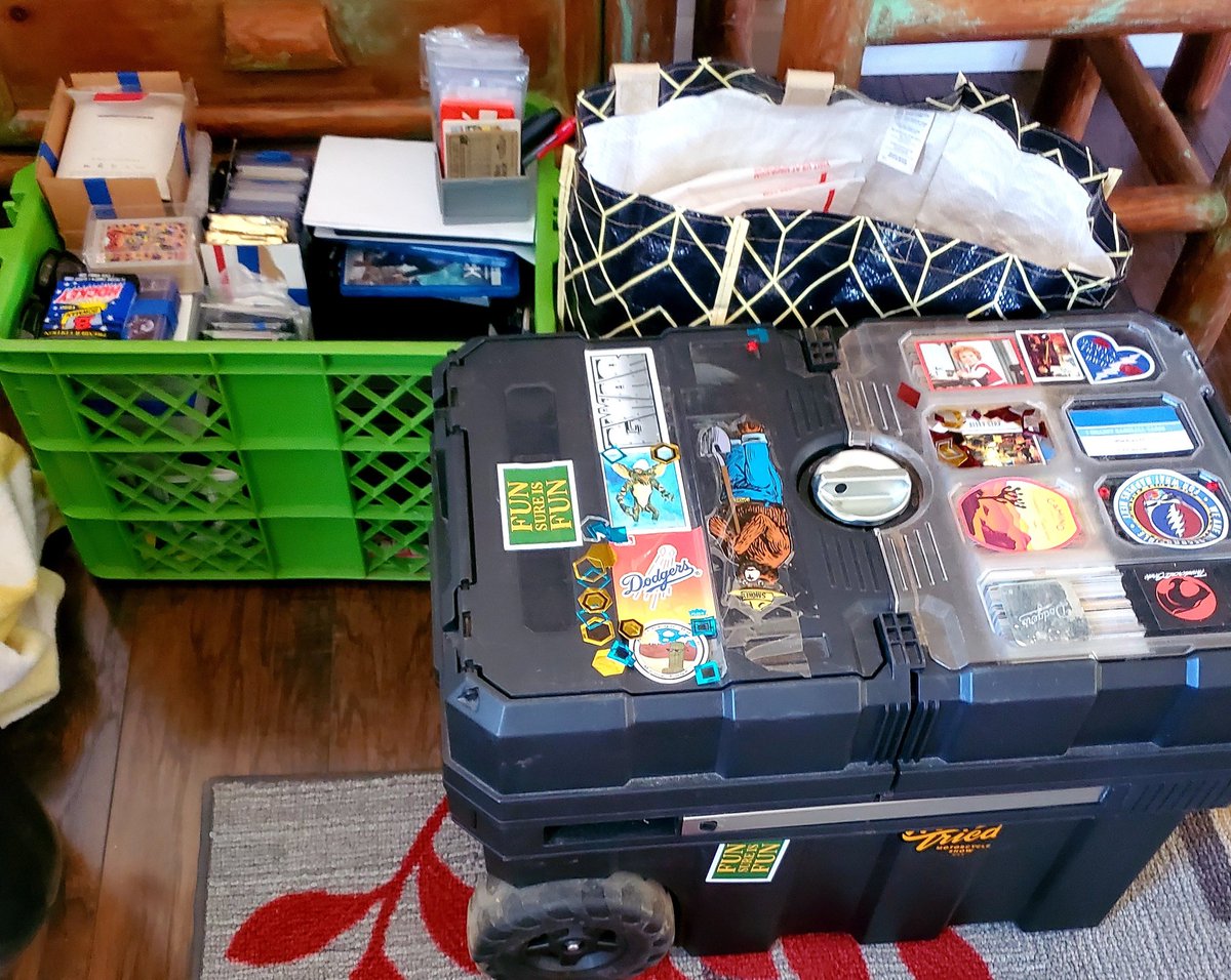 _AlleyAwesome's tweet photo. Stacks packed 😆
Of...pages... in waterproof bags ,then packed.. of course #BinderCrew @PackGawds 😆 https://t.co/gfeyNIQlKb