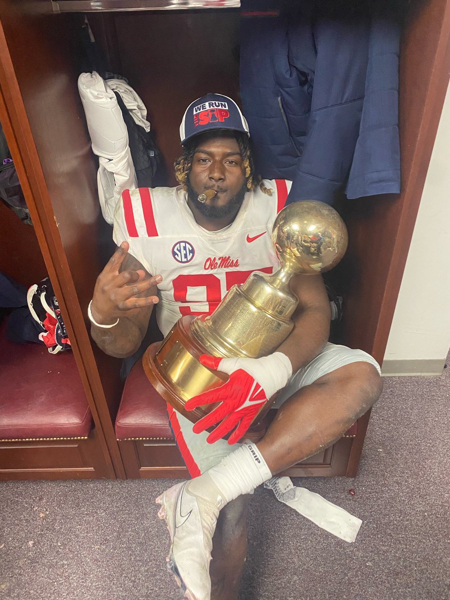 Ballout_23's tweet photo. 777$> Thankful!👺#EggBowl https://t.co/rGAqHrzAsD