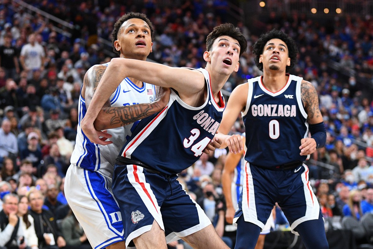 BleacherReport's tweet photo. NO. 5 DUKE TAKES DOWN NO. 1 GONZAGA, 84-81 😈

Instant classic. https://t.co/a0MLLPOZYo