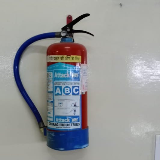damiaservices's tweet photo. Real Pictures of fire safety equipment. All types of fire safety equipment are available with Damia Global Services! Call us to protect you & your building from fire accidents.
#Damian #Global #services #FireSafetyatHome #firefighters #firesafety #FireSafetyTips #safetyfirst https://t.co/ItcuXPopWH