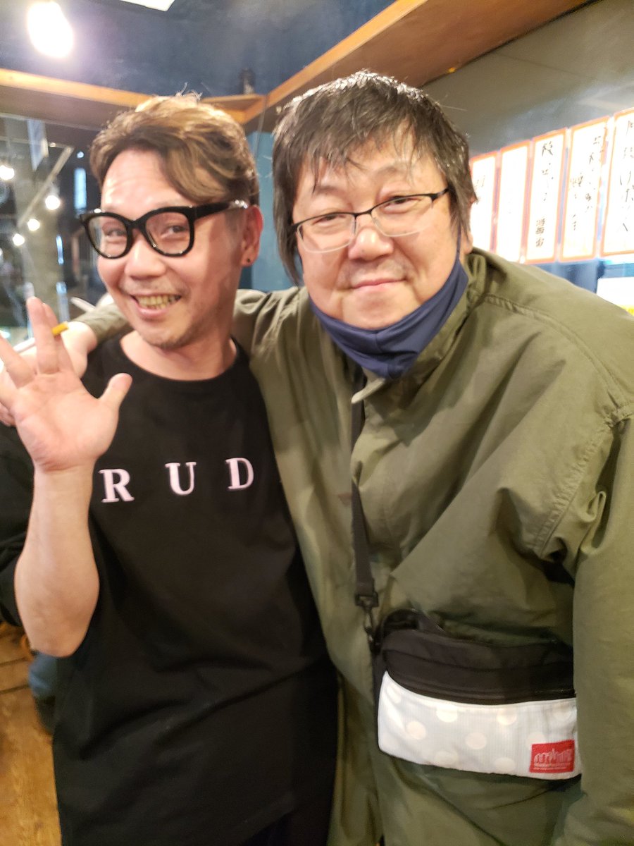 PocCartney's tweet photo. 最初の新代田FEVER以来、最後?のサタグバに行けて良かった ライブも良かったな 日高くんと一緒に写真なんか撮ったことなかったけど、田井くんが「撮っとけ(笑)」って空の上から言ったのかな?柄じゃないけど記念写真だな #saturdaygoodbye #beatcrusaders #starbems #モスキートーンズ https://t.co/tgpItVu5oc