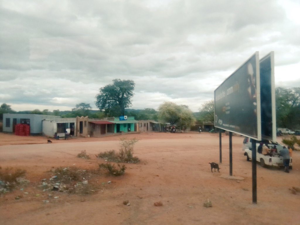 daddyhope's tweet photo. This is Chiadzwa, where the biggest diamond find of the century lies!

Over US$15 billion worth of diamonds was looted from Chiadzwa according to Robert Mugabe, more billions were made.

Yet the township looks like it is in 1940s Rhodesia!

This is what corrupt rule looks like! https://t.co/qJWU5XIsjI