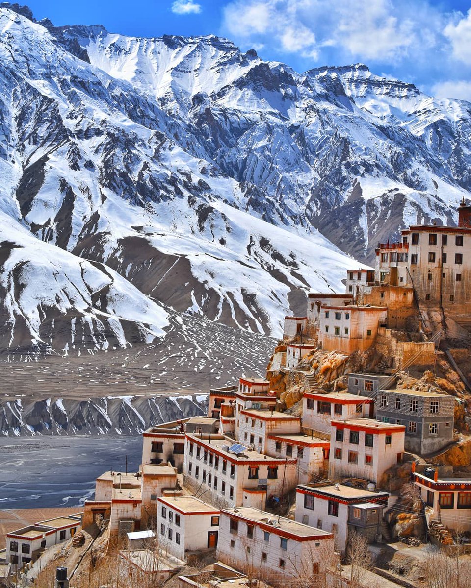 vacationtriang1's tweet photo. The Key Monastery is a famous Tibetan Buddhist monastery in the Lahaul and Spiti District of India. Located at an altitude of 4,166 metres above the sea level, the monastery is very close to the Spiti River in the #Spiti Valley of Himachal Pradesh in India. https://t.co/HE03eiPcau