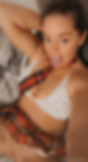 I just posted a new picture on my OnlyFans!  Want to see more?  Click here: https://t.co/qyIweYMr6Q 🔥