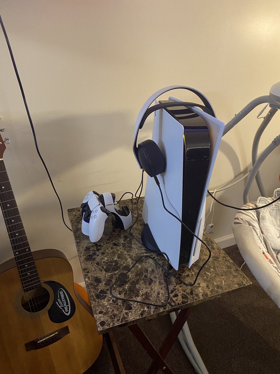 ProdByShawnYT's tweet photo. Forgot to say this yesterday, my wife is the best person ever. She WOKE ME UP WITH ALL OF THIS AND SAID MERRY CHRISTMAS. I’m so happy and excited I’ve been playing all night and I still am. I’m so lucky. https://t.co/Ahz4KYuoU0