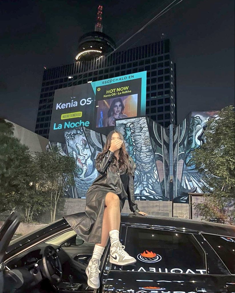 InfoKeniaOs's tweet photo. Publicidad de "La Noche" en el World Trade Center de la Ciudad de México. https://t.co/UnnkfNIWsU