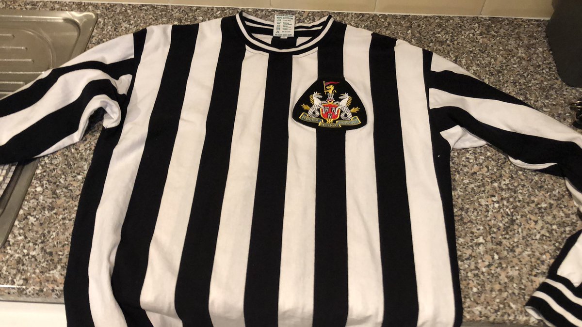 The start of our journey has began. Arrived safe in airport ext is our flight to Heathrow and that will be one more part of our crazy journey complete. @nufc <a href="/FiscoandShaka/">Fisco & Shaka</a> #toonarmy #arsenalaway #rollercoater #gettingcloser 🖤🤍