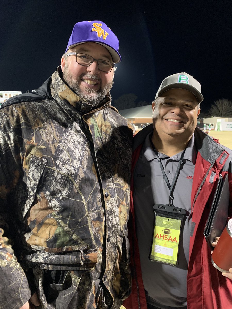 BirdMan36748's tweet photo. @revdcc got to see my buddy tonight! Good to see you friend! Even though he was wearing the wrong hat. Lol https://t.co/cYa2Stf8w1