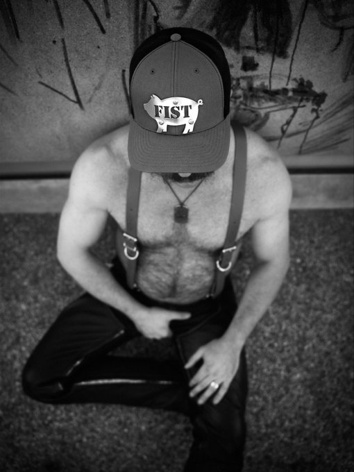 Have you seen the new piggy caps from @cockeyekink yet?   (Boot shine by @Buck_Harder)  Photo: @baergalerie<a class="tags" target="_blank" title="On Twitter" href="/?out=eyJ0eXAiOiJKV1QiLCJhbGciOiJIUzUxMiJ9.eyJpYXQiOjE3MTk4Mjc2NTQsImlzcyI6InR3cG9ybnN0YXJzLmNvbSIsIm5iZiI6MTcxOTgyNzY1NCwiZXhwIjoxNzUxMzYzNjU0LCJyZWRpcmVjdF91cmwiOiJodHRwczovL3R3aXR0ZXIuY29tL2NvY2tleWVraW5rIn0.RC0-mJVKeVjpBokhdDocTaNISsq8mND2kbtUAFPsSIi3QP-7-7Cl4yYt__vJ9csWBxxZQoIaoVXitRA_o4tI-g">@cockeyekink</a><a href="/tag/lightning"class="tags"><span>#lightning</span></a><a href="/tag/johnnycourageous"class="tags"><span>#johnnycourageous</span></a><a href="/tag/stlouisheel"class="tags"><span>#stlouisheel</span></a>