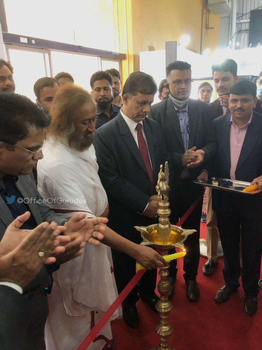 Gurudev <a href="/SriSri/">Gurudev</a> Ravi Shankar and other dignitaries at the inauguration of the Green Vehicle Expo at Bengaluru.

#GurudevNow
