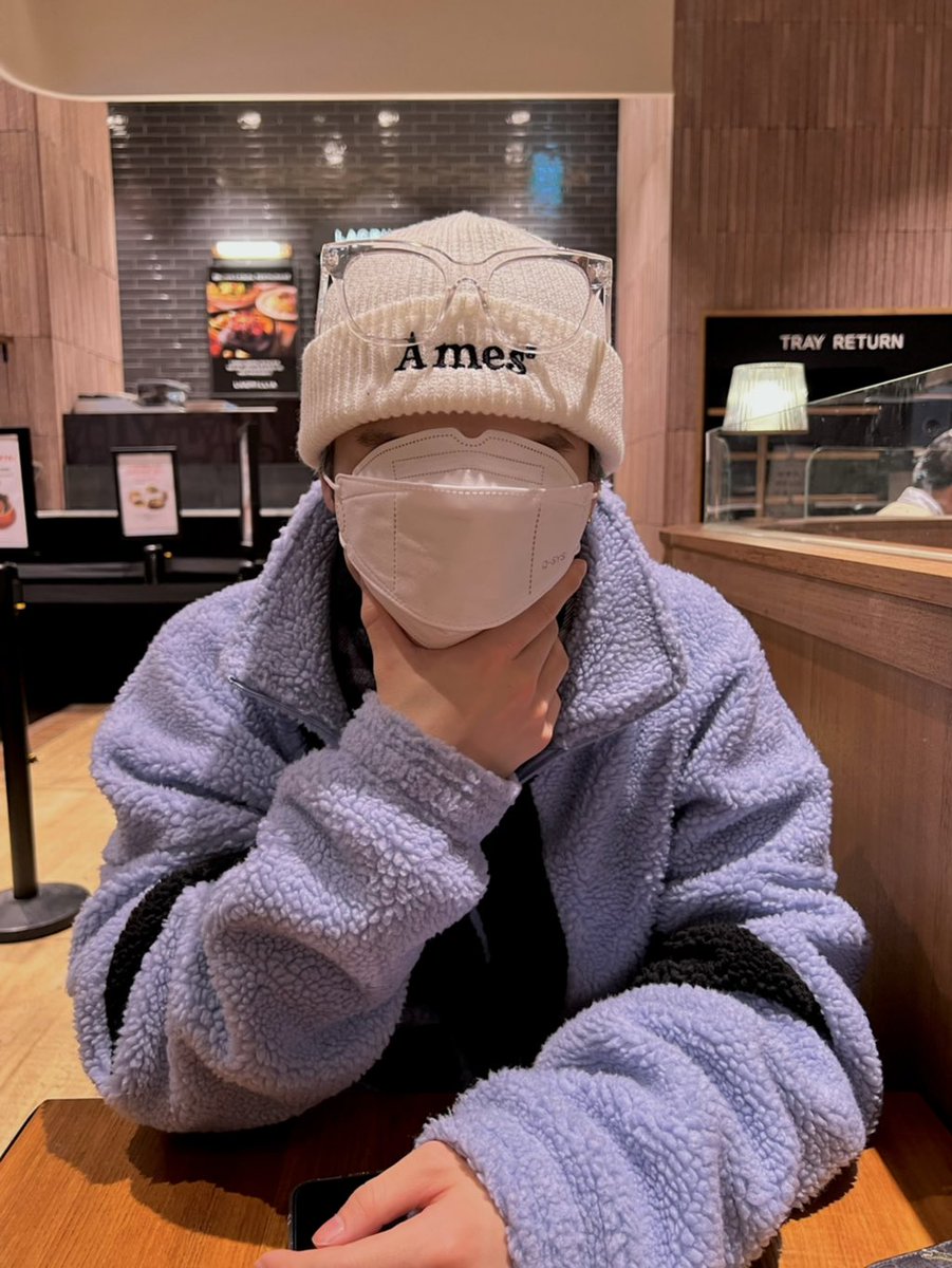BaeX03802035's tweet photo. The same energy... 😂

#CIX #씨아이엑스 #BX #이병곤 #배진영 #BAEJINYOUNG #GONBAE #BaeX https://t.co/zPIp3LnsUA