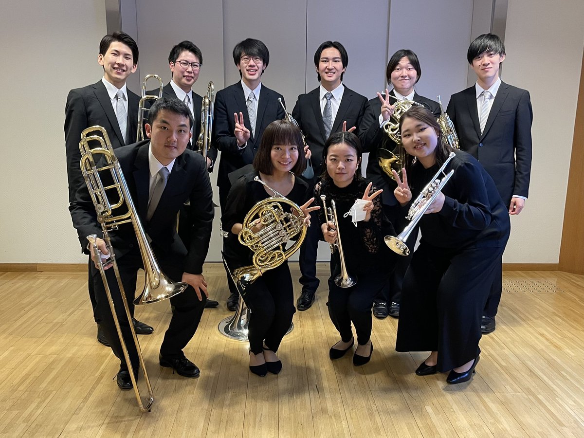 ondaiorchefes's tweet photo. さて、 #音大オケフェス
2021年3日目開演を告げるのは
東京藝大：中瀬絢音さんの作品
｢かはたれどきのうた｣

夜明け前を意味するかはたれどき。
神楽由来の音律が絡み合い
様々な表情を聴かせてくれました。
難しいアンサンブルを届けてくれた
藝大ファンファーレ隊にも
ブラボー♪
#音大オケフェス https://t.co/gmAwdFNDnU