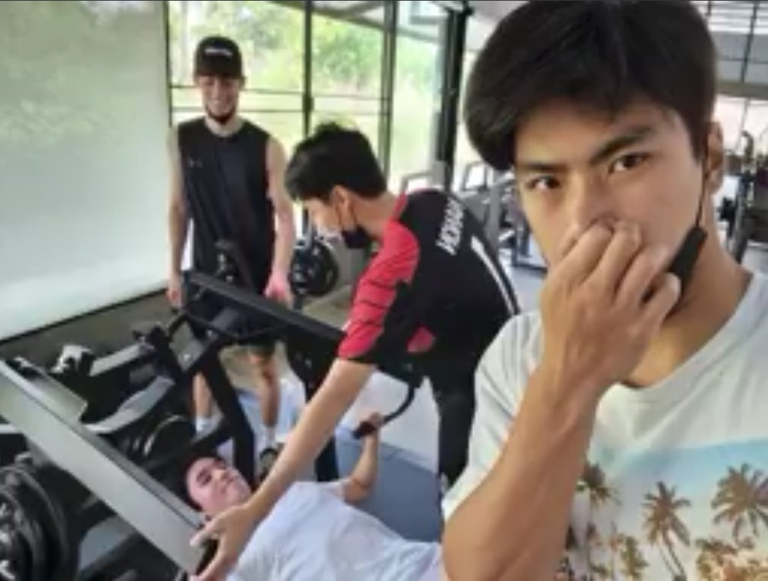 someone: loveera in the air
ohmpawat: 
<a href="/ohmpawatt/">Ohmpawat</a> 555+