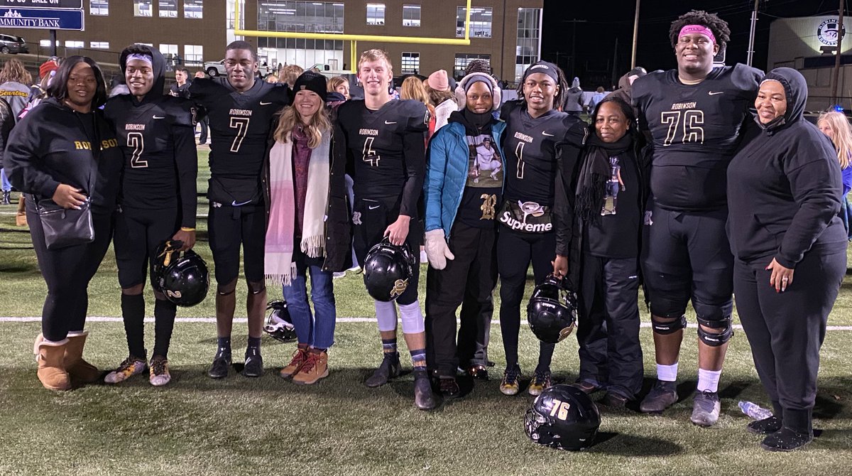 lavell_wright's tweet photo. Big win tonight! #6 and #15 made big plays ALL night! 💪🏾 -#familyfriday #specialmoments #1allday https://t.co/IjI3DZlLqF