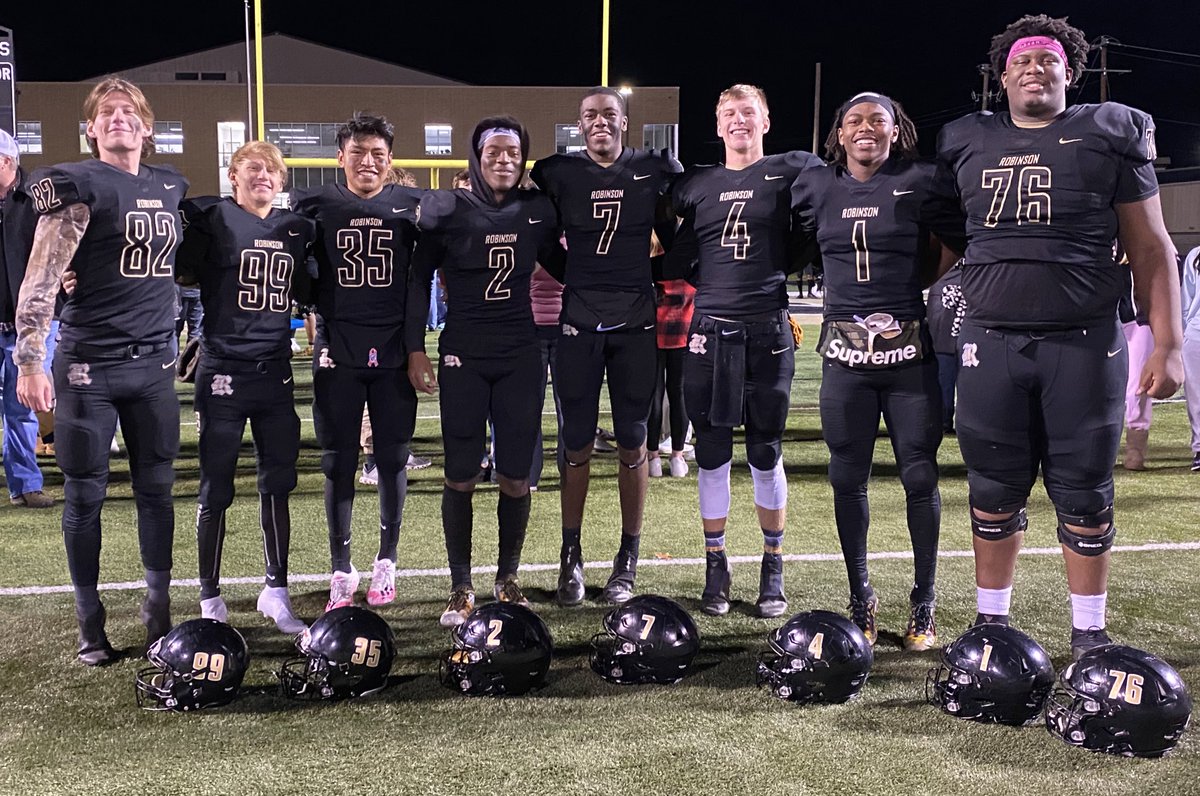 lavell_wright's tweet photo. Big win tonight! #6 and #15 made big plays ALL night! 💪🏾 -#familyfriday #specialmoments #1allday https://t.co/IjI3DZlLqF