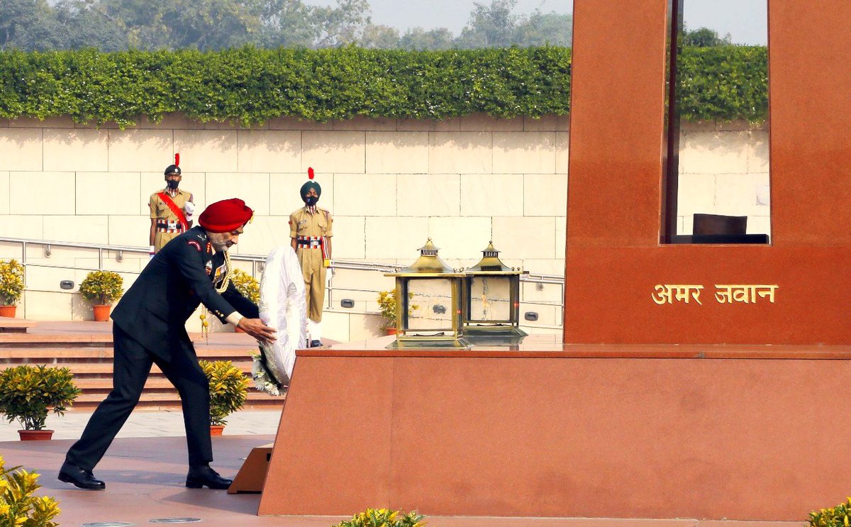 HQ_DG_NCC's tweet photo. Commemorating the 73rd Anniversary  of NCC Day on 28 Nov, Lt Gen Gurbirpal Singh, AVSM, VSM, DG NCC, laid a wreath at National War Memorial.
He complimented the cadets for their selfless dedication to duty &amp; reiterated commitment of NCC in Nation Building &amp; National Integration. https://t.co/GYIcUdic4e