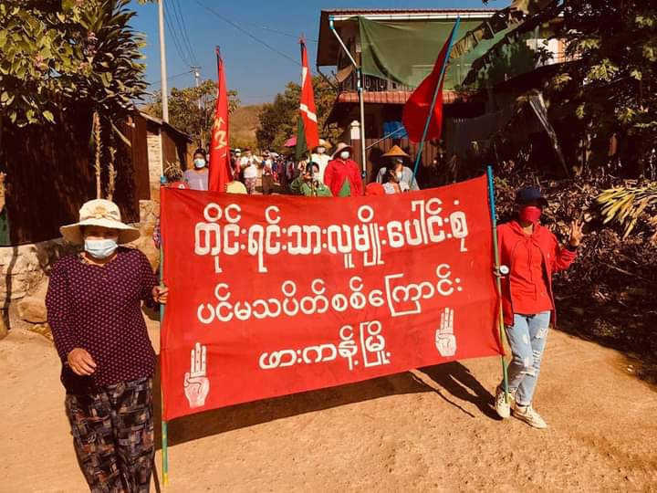 Nananam98's tweet photo. We fight for democracy 

#WhatsHappeningInMyanmar 
#Nov27Coup @ASEAN @UN @USEmbassyBurma @VP @ukinmyanmar 🙏 https://t.co/EE1muVwtia