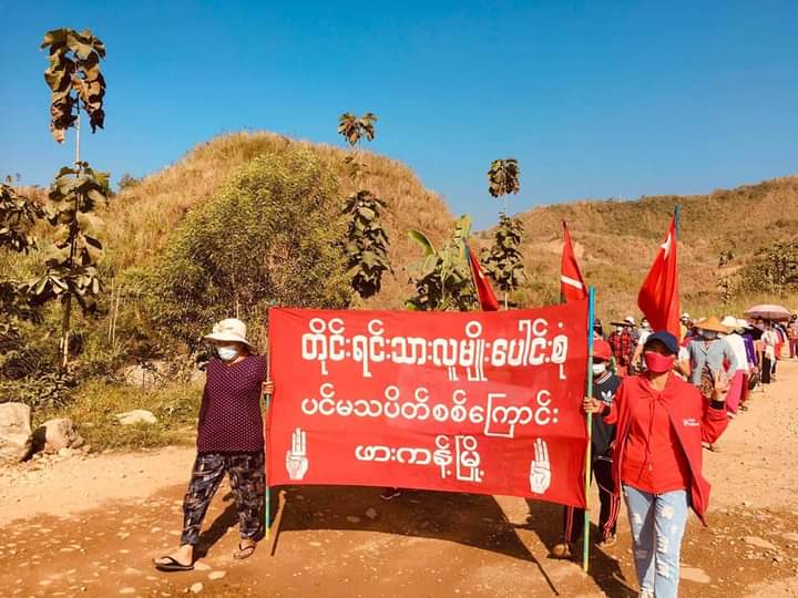 Nananam98's tweet photo. We fight for democracy 

#WhatsHappeningInMyanmar 
#Nov27Coup @ASEAN @UN @USEmbassyBurma @VP @ukinmyanmar 🙏 https://t.co/EE1muVwtia